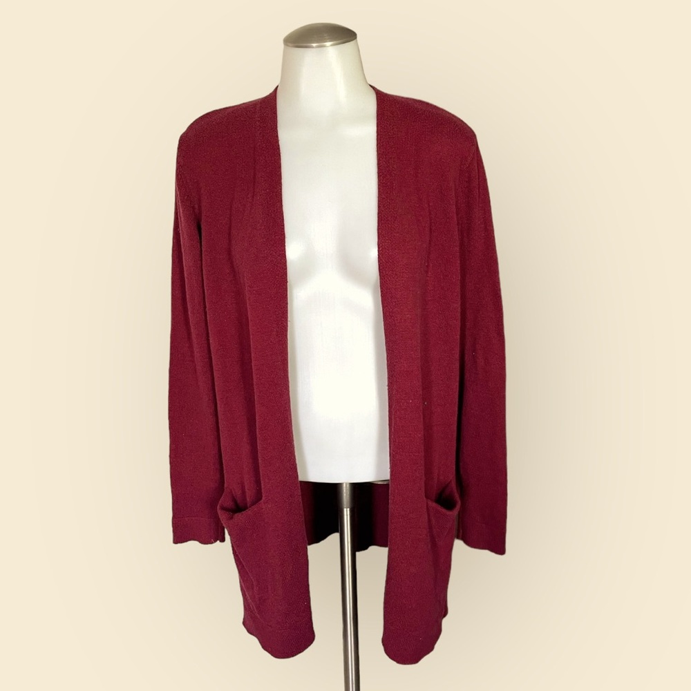 Woman’s medium Old Navy cardigan with pockets!